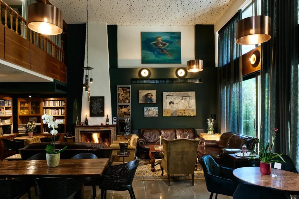 The ApArt Club House